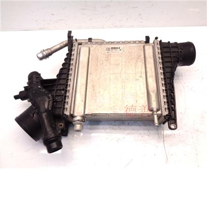 奔驰C200增压冷却器