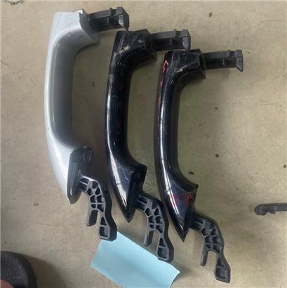 奔驰C180车门