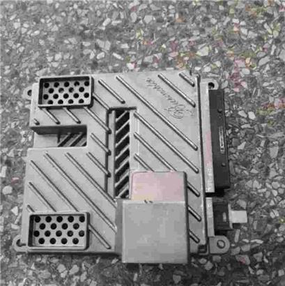 奔驰C200功放-功率放大器-音响系统控制单元